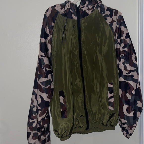 Army green camo wind breaker XXL - Picture 1 of 2